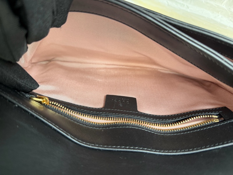 Gucci Arli 斜背信封包-27