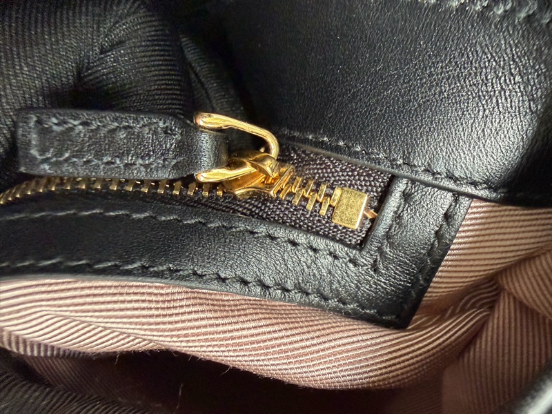 Gucci Arli 斜背信封包-30