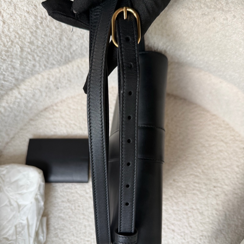 Gucci Arli 斜背信封包-31