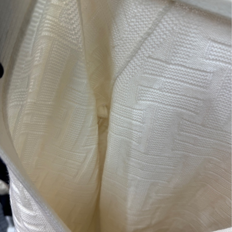 99新 Hermes愛馬仕經典款暗紋針織開衫34碼（S碼）紋理圖案鋒線 100%羊絨 偏象牙白的顏色-7