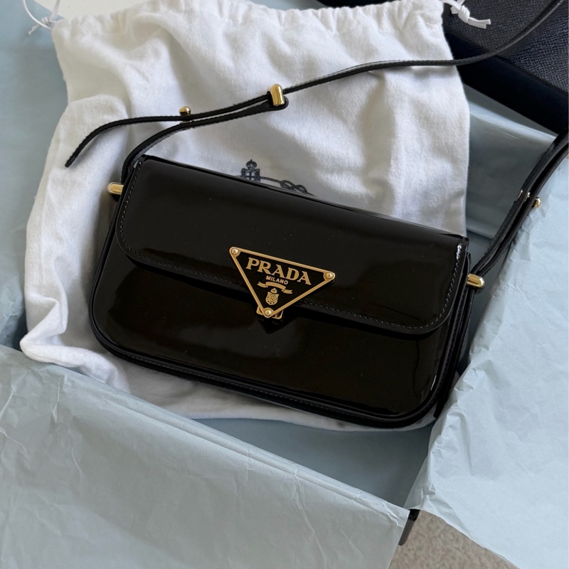 Prada 亮面皮斜背包 pattina bag-0