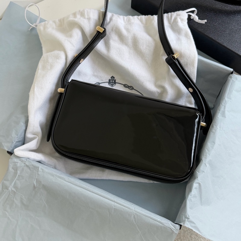 Prada 亮面皮斜背包 pattina bag-3
