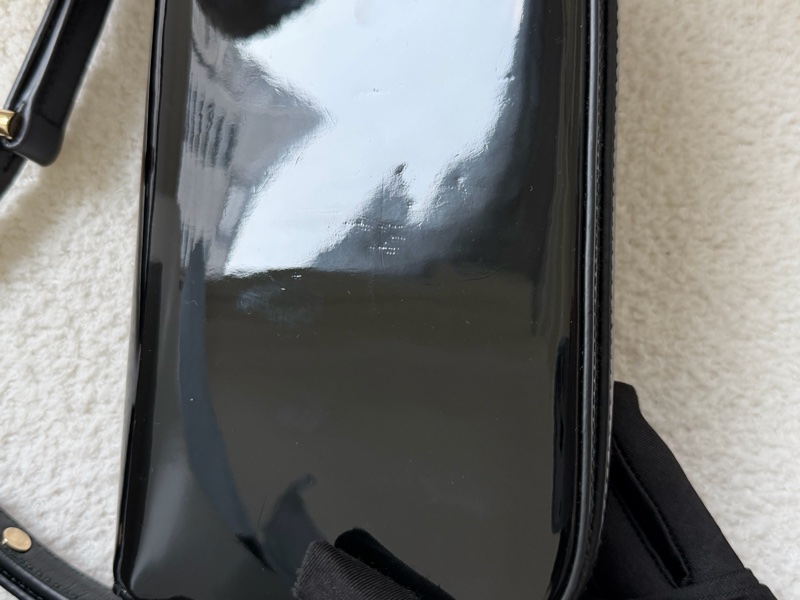 Prada 亮面皮斜背包 pattina bag-12