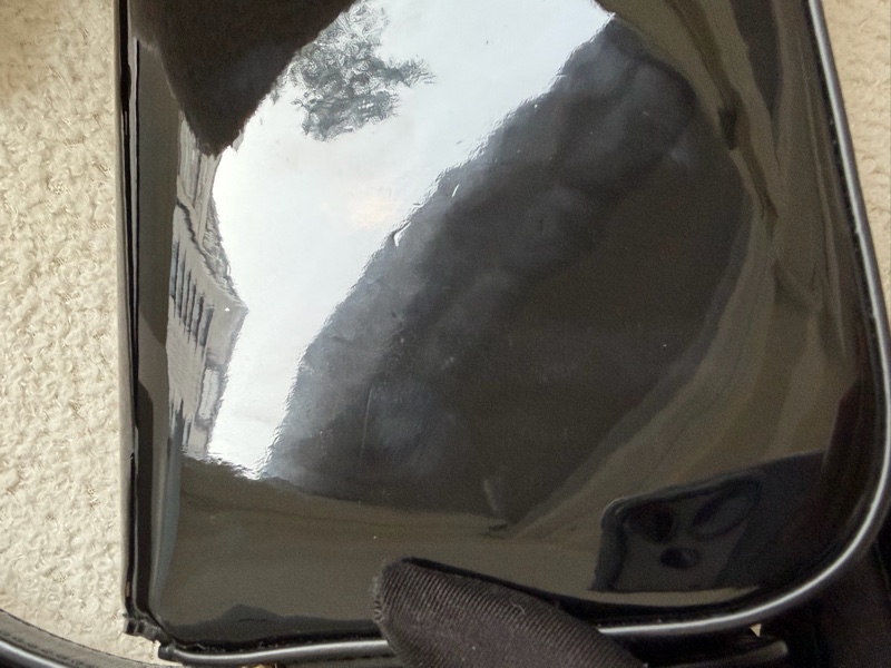 Prada 亮面皮斜背包 pattina bag-13