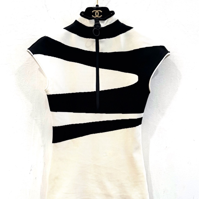 LV路易威登 Louis Vuitton 黑白拼色不規則條紋女款無袖針織衫 XS碼99新-0