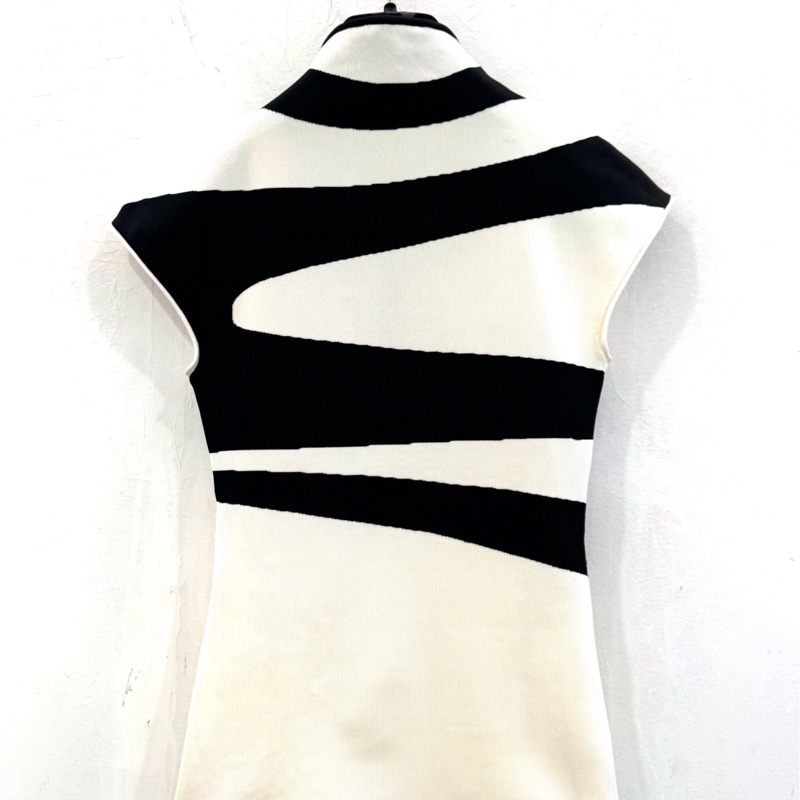 LV路易威登 Louis Vuitton 黑白拼色不規則條紋女款無袖針織衫 XS碼99新-2