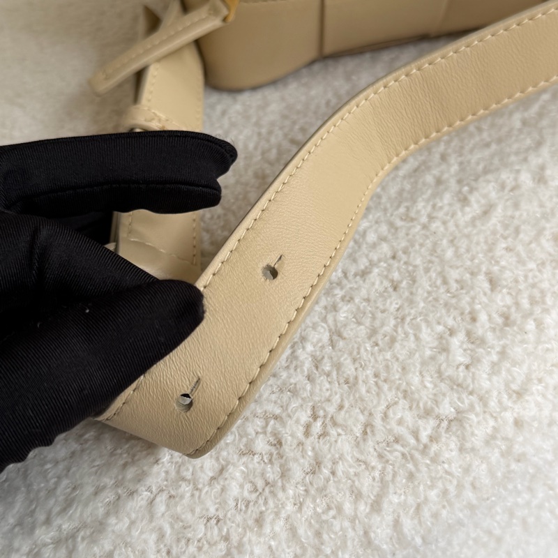 「溫柔肩背包」BV brick cassette 奶茶色枕頭包-13