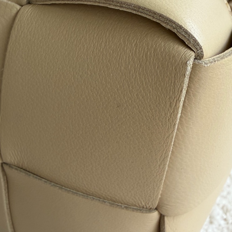 「溫柔肩背包」BV brick cassette 奶茶色枕頭包-21