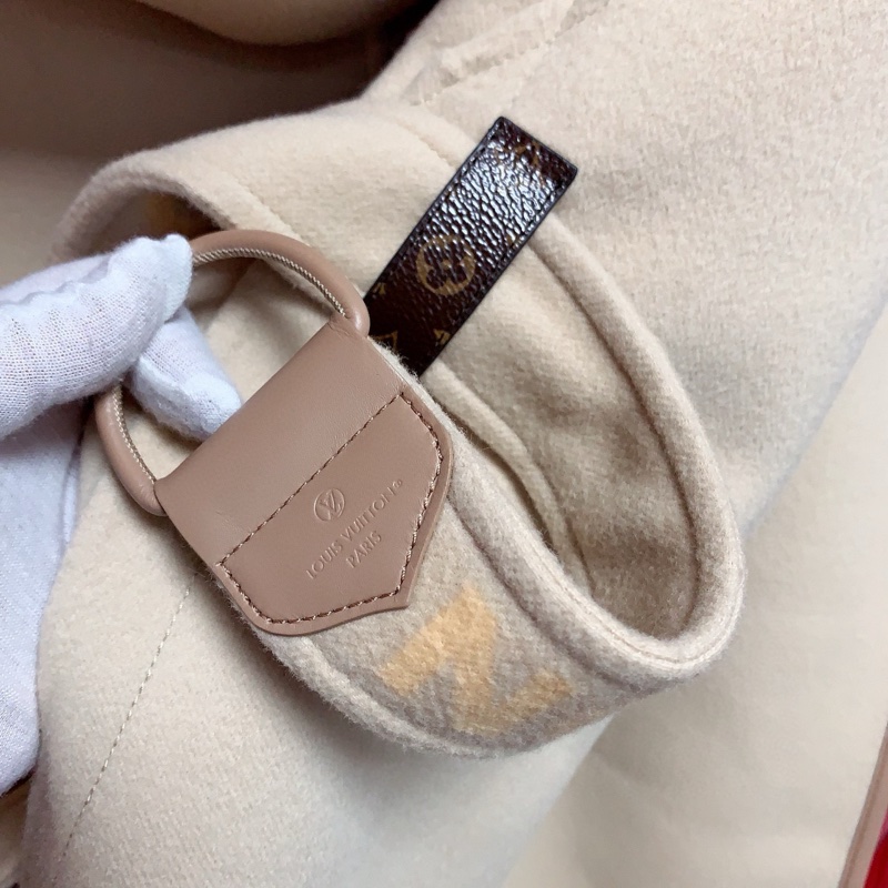 闲置新 LV路易威登LouisVuitton卡其色老花滿印無袖浴袍大衣、42碼-6