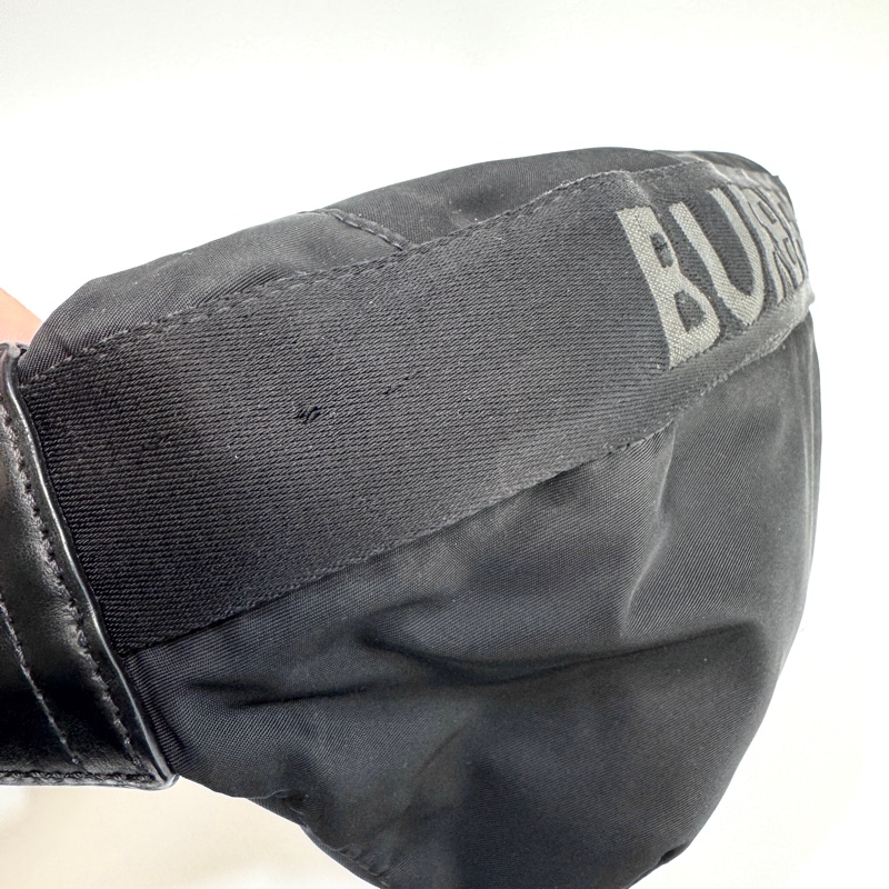 Burberry黑尼龍Sonny銀釦刺繡印字胸口包8025668-8