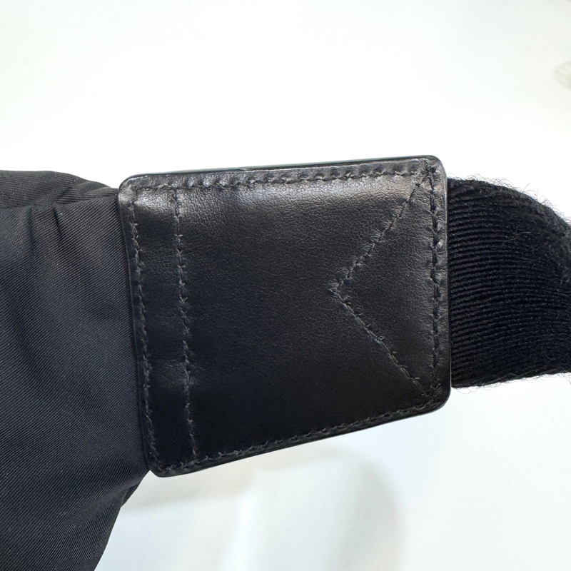 Burberry黑尼龍Sonny銀釦刺繡印字胸口包8025668-11