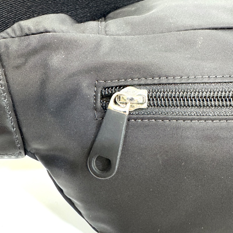 Burberry黑尼龍Sonny銀釦刺繡印字胸口包8025668-15