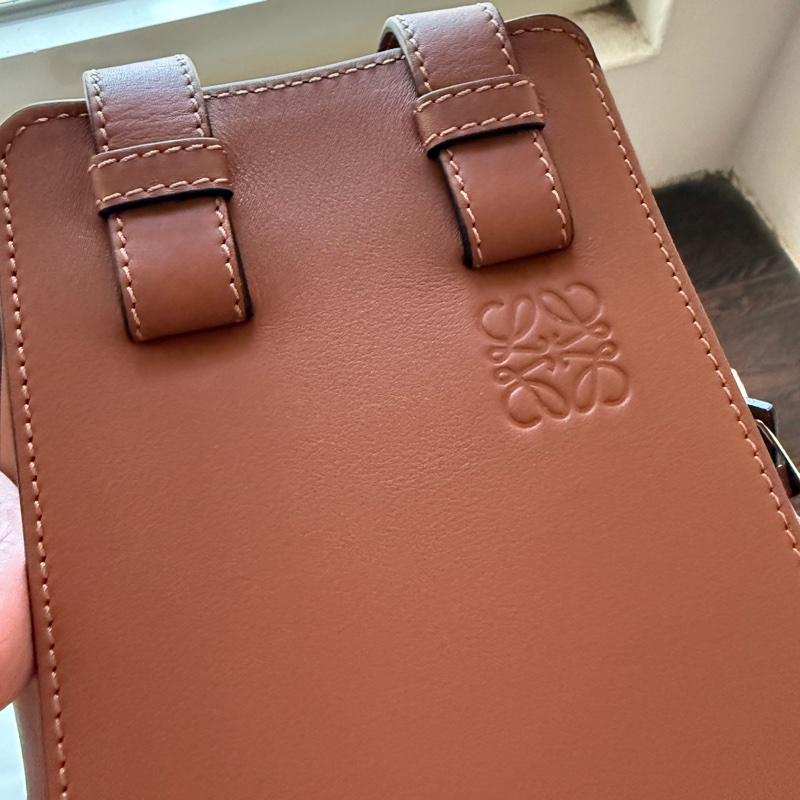 Loewe 小型經典小牛皮 Hammock 吊床包 手提包-4