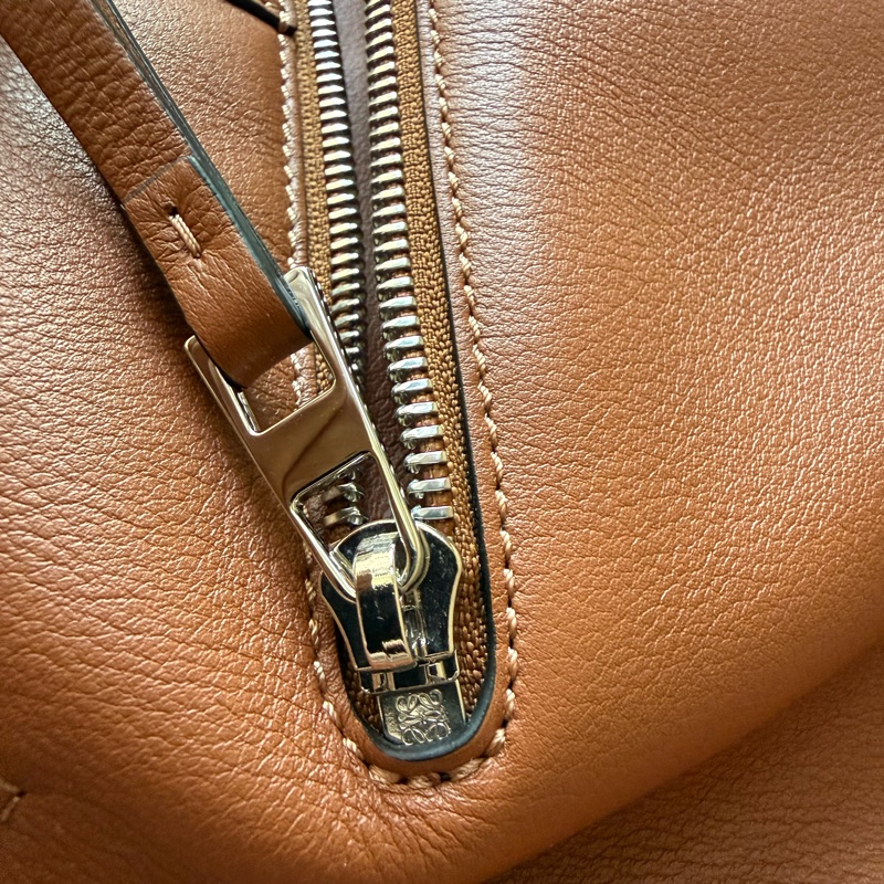 Loewe 小型經典小牛皮 Hammock 吊床包 手提包-14