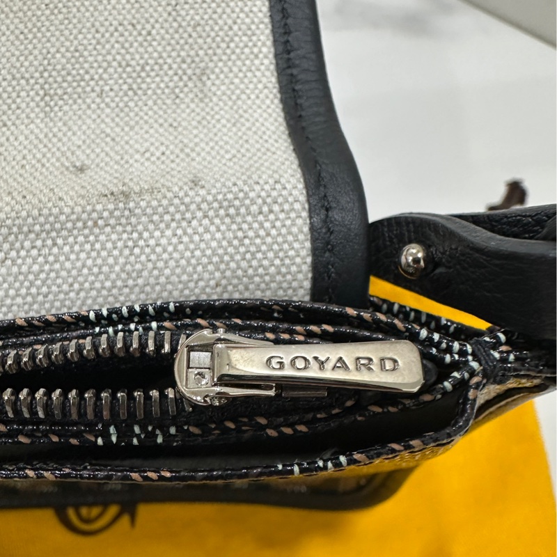 Goyard經典黑色信封斜背包-11