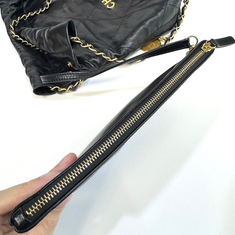 🖤香奈兒垃圾袋Chanel黑金油蠟牛皮小號22Bag AS3260-13