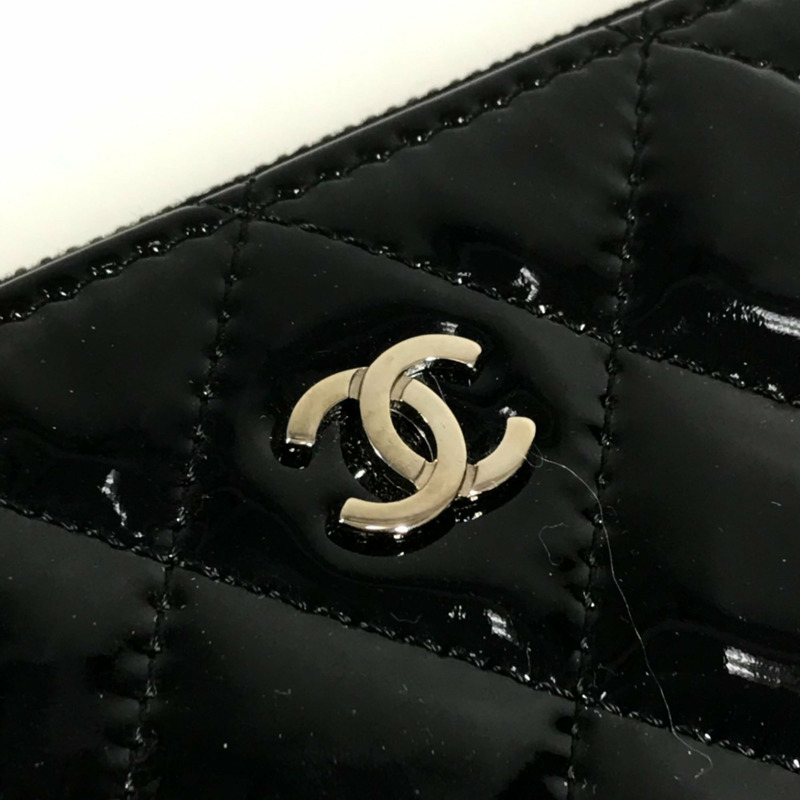 香奈兒瓢蟲愛心 CC Coco 標誌菱格紋手拿包漆皮男女通用黑色-10