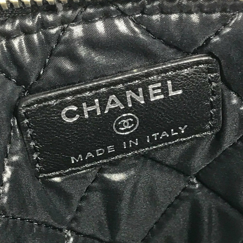 香奈兒瓢蟲愛心 CC Coco 標誌菱格紋手拿包漆皮男女通用黑色-14