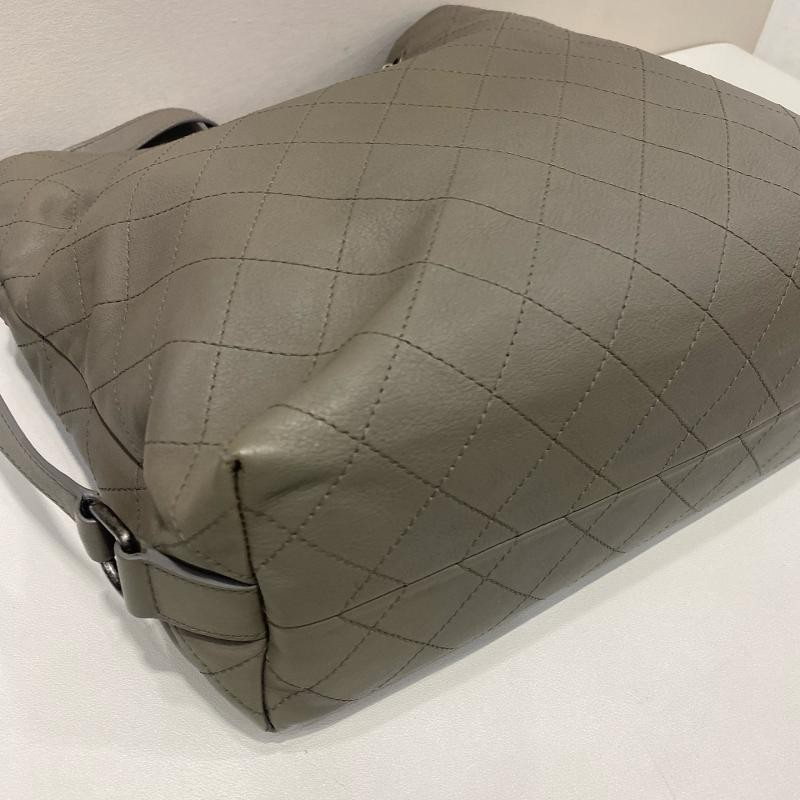 Chanel嘻皮大象灰Tote托特包菱格紋購物袋-9