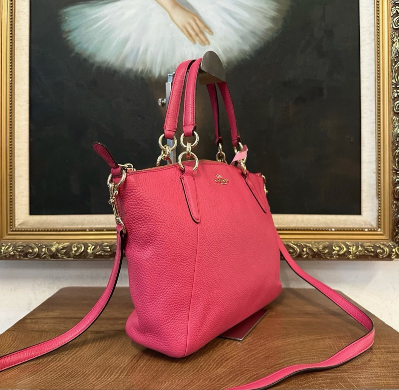 COACH玫紅色荔枝紋餃子包｜單肩包-2