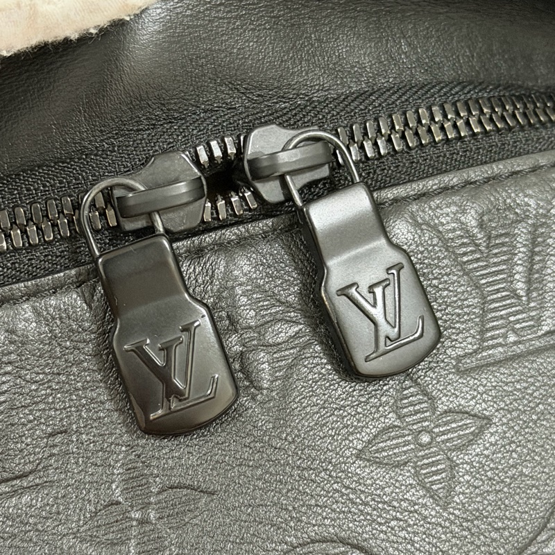 ®️ 新款LV Discovery Pm黑色牛皮壓紋款 M46036晶片款-11