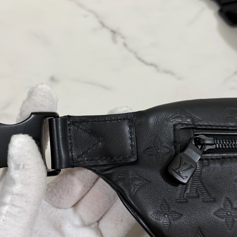 ®️ 新款LV Discovery Pm黑色牛皮壓紋款 M46036晶片款-13