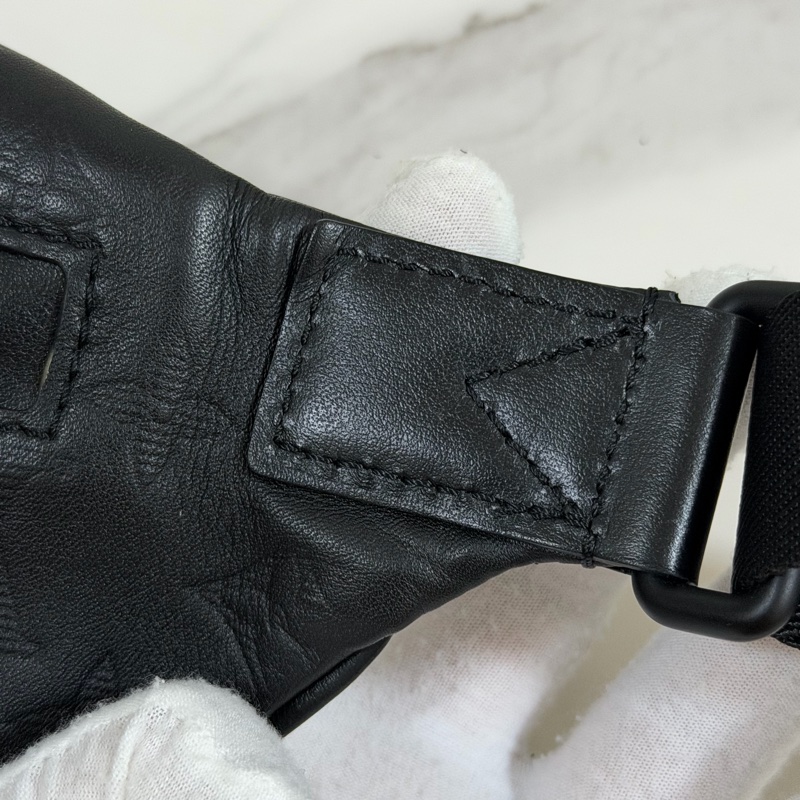 ®️ 新款LV Discovery Pm黑色牛皮壓紋款 M46036晶片款-15