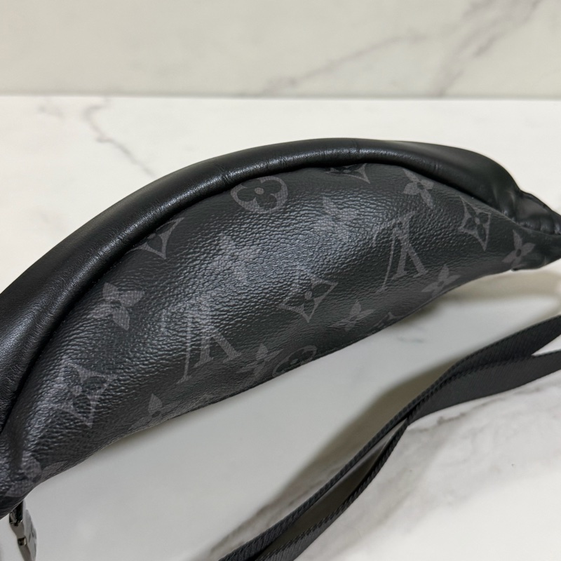 ®️新款式LV Discovery Pm 黑花款男腰包 M46035晶片款-9