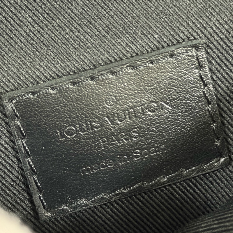 ®️新款式LV Discovery Pm 黑花款男腰包 M46035晶片款-18