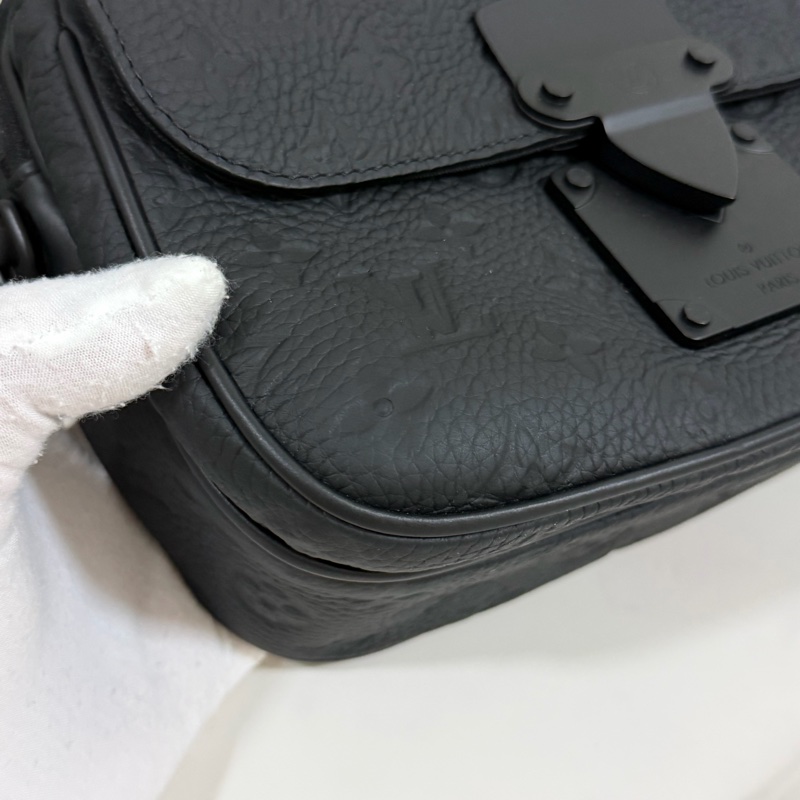 ®️LV S Lock 郵差包 牛皮壓紋款 最新款M58489晶片款-11