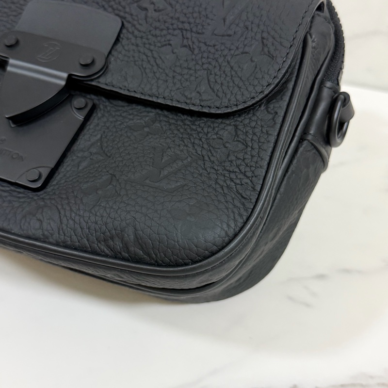 ®️LV S Lock 郵差包 牛皮壓紋款 最新款M58489晶片款-12