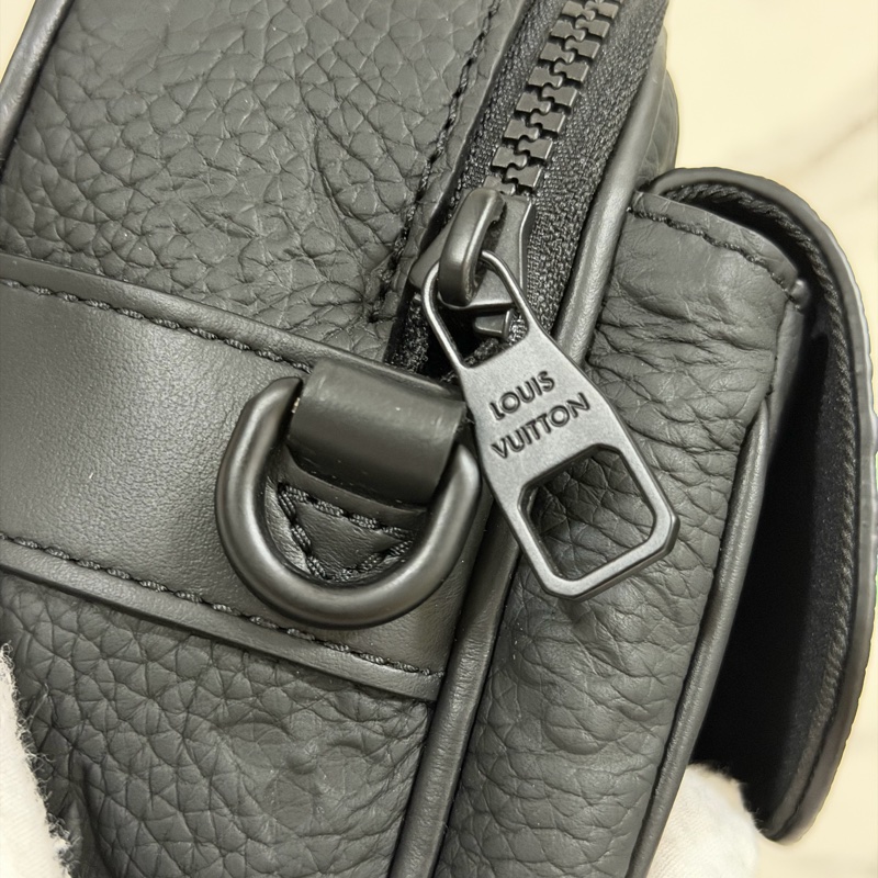 ®️LV S Lock 郵差包 牛皮壓紋款 最新款M58489晶片款-17