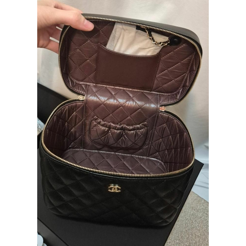 CHANEL 經典化妝包 黑色魚子醬金色手柄 方形手提包-4