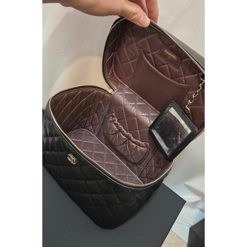 CHANEL 經典化妝包 黑色魚子醬金色手柄 方形手提包-5