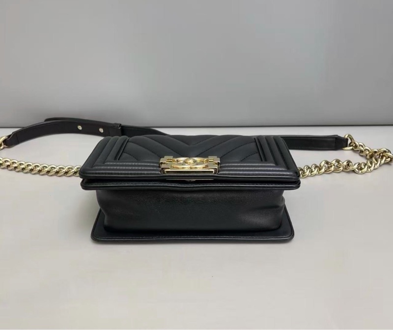 ✨全網最平！chanel leboy 小號 黑金 V紋包 97新 23開 近全新-5