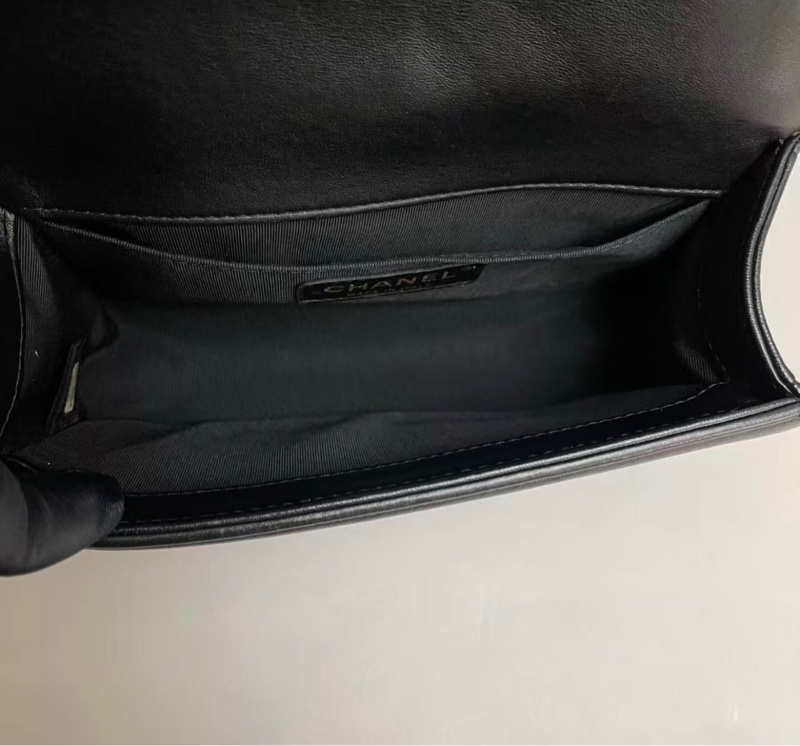 ✨全網最平！chanel leboy 小號 黑金 V紋包 97新 23開 近全新-8