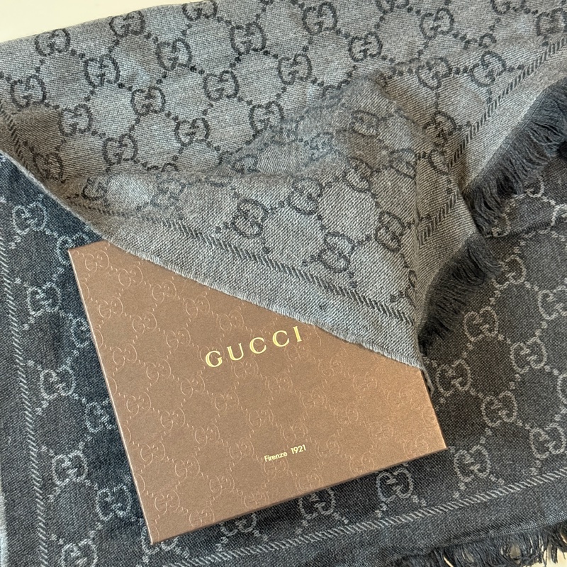 『二手閒置』🔅古馳Gucci提花GG logo灰色雙面圍巾-1