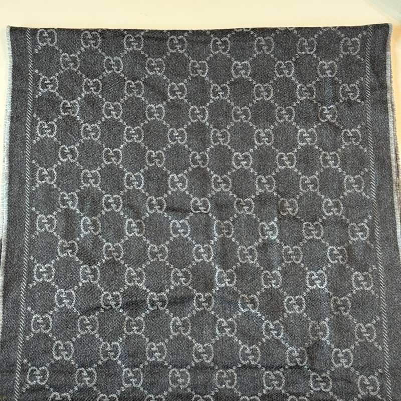 『二手閒置』🔅古馳Gucci提花GG logo灰色雙面圍巾-13