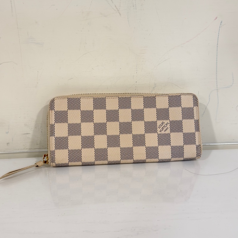 #全網最低💰 #櫃上3️⃣萬 Lv白棋盤格拉鍊長夾-0