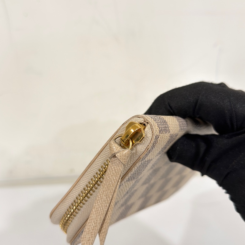 #全網最低💰 #櫃上3️⃣萬 Lv白棋盤格拉鍊長夾-6