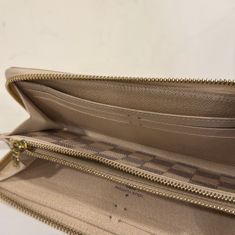 #全網最低💰 #櫃上3️⃣萬 Lv白棋盤格拉鍊長夾-8