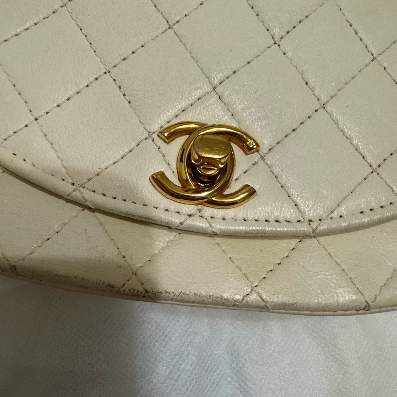 Chanel vintage 羊皮金釦白色包-1