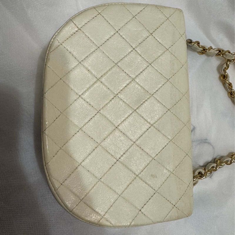 Chanel vintage 羊皮金釦白色包-6