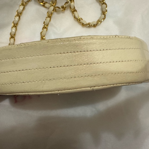 Chanel vintage 羊皮金釦白色包-7
