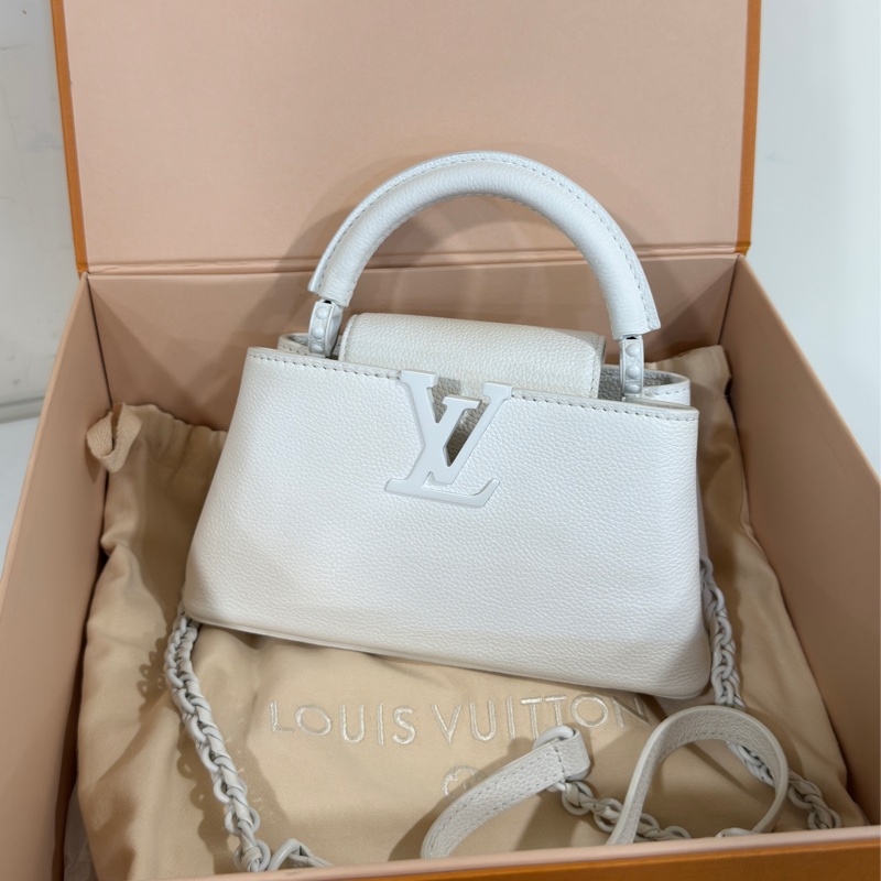 #全網最低僅一顆🔥 #專櫃原價25萬 Lv Capucines bb 新款橫版 芯片款 白雪公主👸-0