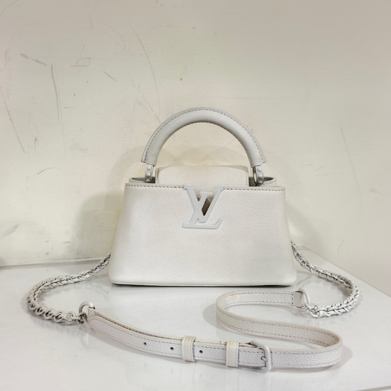 #全網最低僅一顆🔥 #專櫃原價25萬 Lv Capucines bb 新款橫版 芯片款 白雪公主👸-1