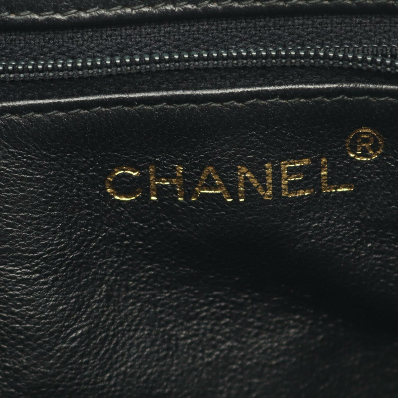 香奈兒 Matelasse 斜挎肩包，粒面小牛皮，黑色，金色五金，二手 CC-3