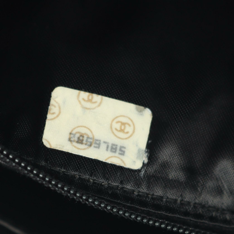 香奈兒 Matelasse 斜挎肩包，粒面小牛皮，黑色，金色五金，二手 CC-4