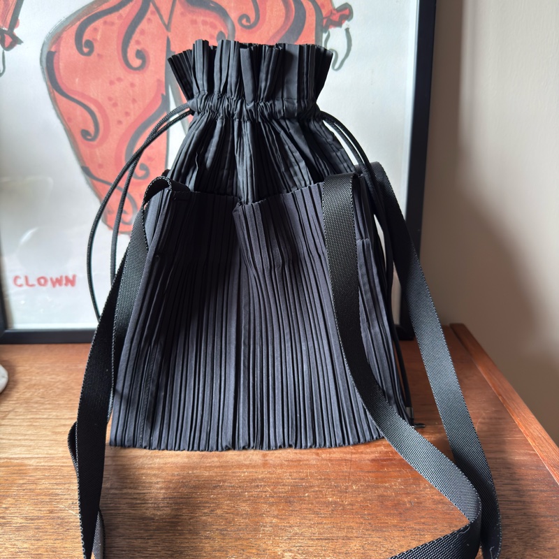 ISSEY MIYAKE 三宅一生 PP 皺褶束口包-2