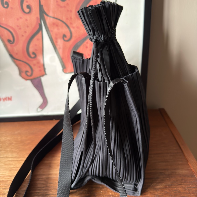 ISSEY MIYAKE 三宅一生 PP 皺褶束口包-3